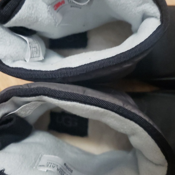 Uggs unisex boot size 13 - Picture 4 of 11